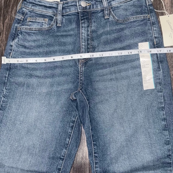 Universal Thread Medium Blue High Rise Jeans - Picture 4 of 10